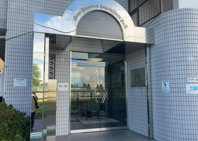 マンションのエントランスには、もともと風よけや防犯の役割がありますが、マンションによって宅配ボックスなどの設備が備わっている所もあります。日々の生活をイメージしながら生活しやすさをチェックしましょう。