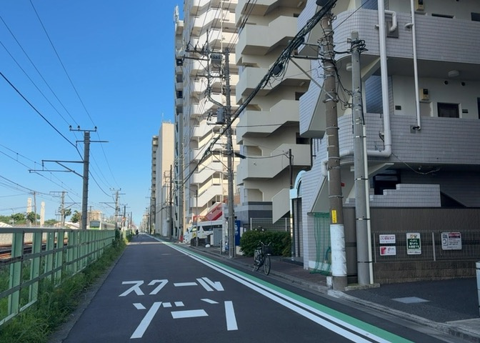 隣家の土地はどうなっているのか、生活利便施設が近くにあるのか、学校まで近いかなど、お客様のライフスタイルにあわせたイメージが重要です。また、近くにあると困る施設が近くにないかも確認するといいでしょう。