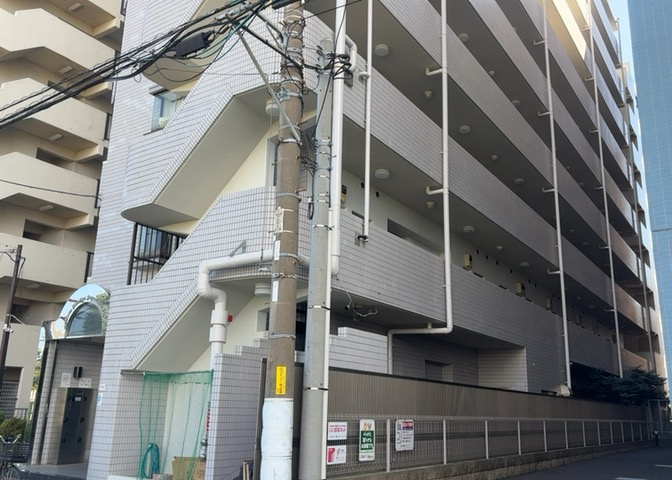 眺望の良さを楽しめるダイニングキッチンで家族団らんの時間を過ごしてはいかがでしょうか。バルコニーから見える景色を家族で眺める時間は、時間が経つのを忘れてしまいそうですね。是非、現地を見に行きましょう！