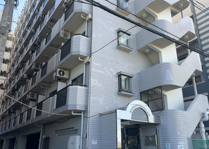 ＳＲＣ造は強度や耐震性の面でもRC造と比べて優れています。そのため、10階建以上の高層または超高層マンションなどの建築にも多く採用されています。柱や梁などのサイズが小さくても高い耐震性を確保できます。