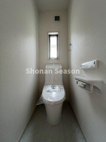 あたたかな便座でカバー要らず！お掃除もサッと拭けて衛生的な「温水洗浄便座」を搭載◎