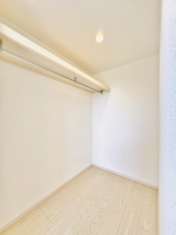 2階南西側6.0帖洋室のウオークインクローゼット