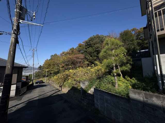 前面道路は6mと広々してます。