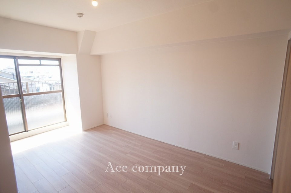 【洋室6帖】バルコニーに面したお部屋です☆