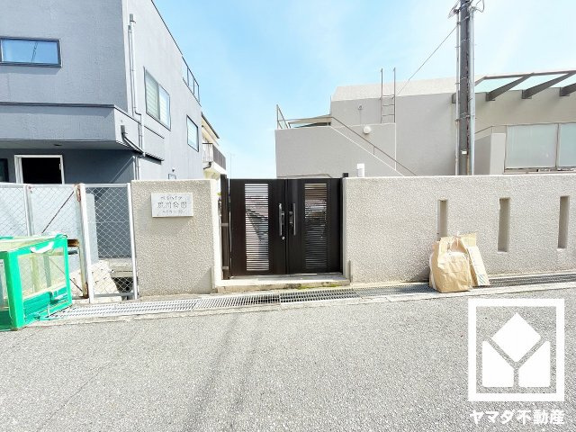 定期的な清掃・管理体制が整っており、帰宅時や来客時にも気持ちの良い空間です。