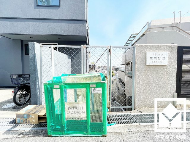 衛生面への配慮もうかがえる、心地よく利用できるごみ置き場です。