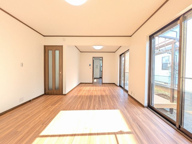 ～12.5帖のダイニング　キッチンを入れると17.5帖の広々LDK～