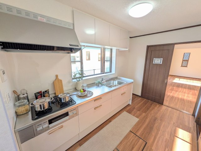 ～窓付きで明るいキッチン～