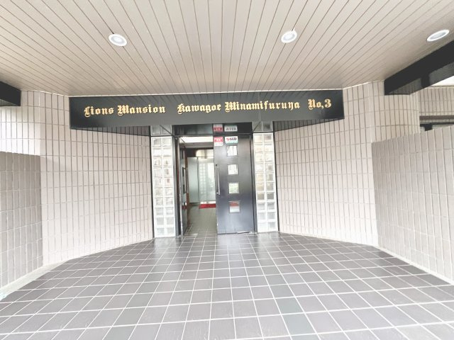 清潔なエントランスです