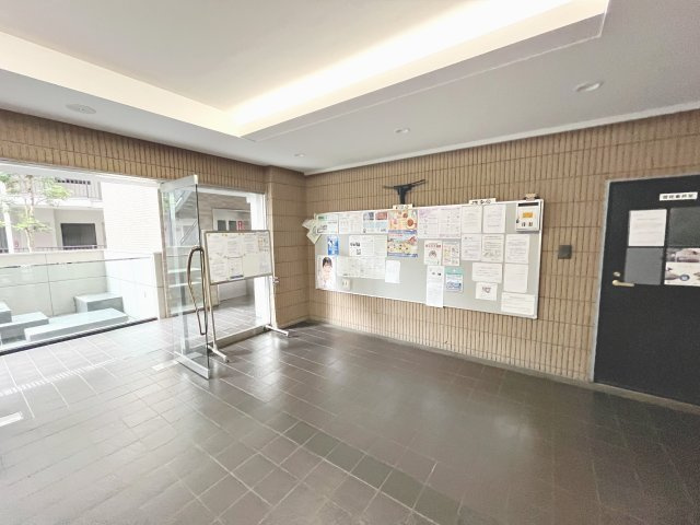 落ち着いたエントランスです
