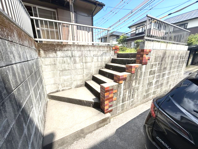 駐車場からのアプローチです♪