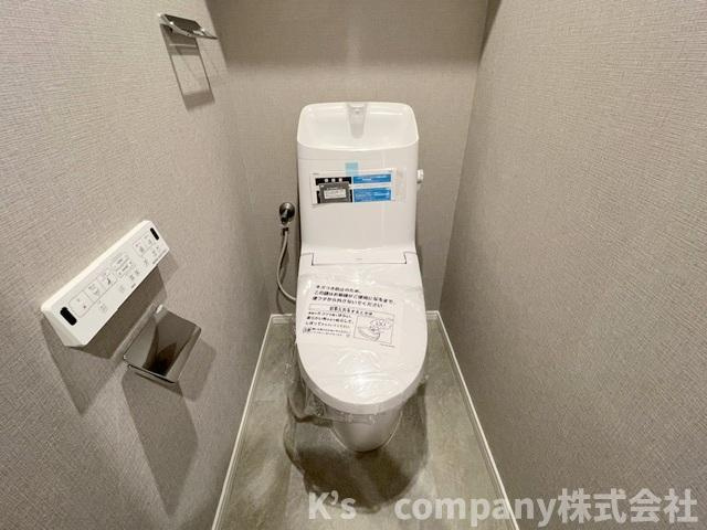 淡いグレーの落ち着く雰囲気のトイレ◇