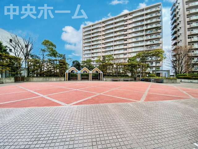 敷地内には緑も多く住環境良好です