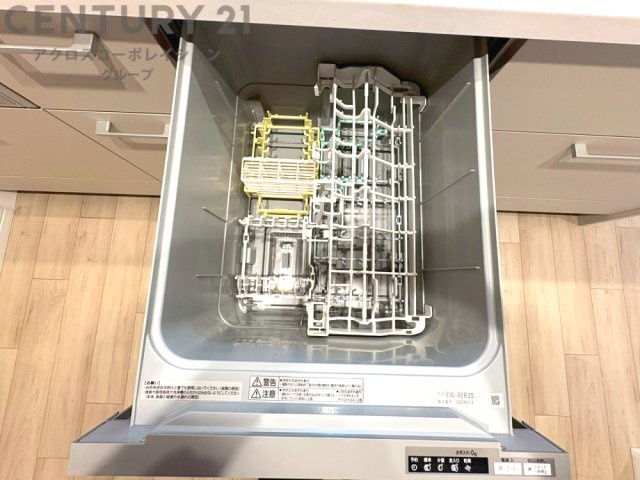 手洗いに比べて時間や労力を節約できることです。また、高温のお湯で洗浄されるため、雑菌や細菌を殺菌する効果もあります。さらに、乾燥機能があるため、手で拭く手間も省け衛生的に保管できます。