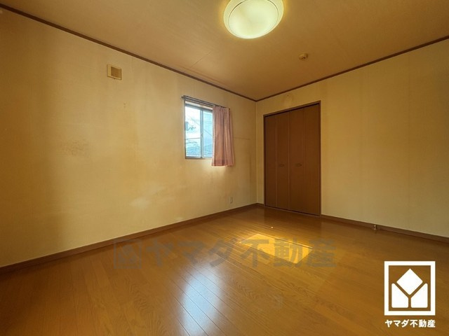 2面採光のお部屋です。明るい陽光がたっぷり差し込む心地よいお部屋で、快適で落ち着いた生活をお送りいただけます。