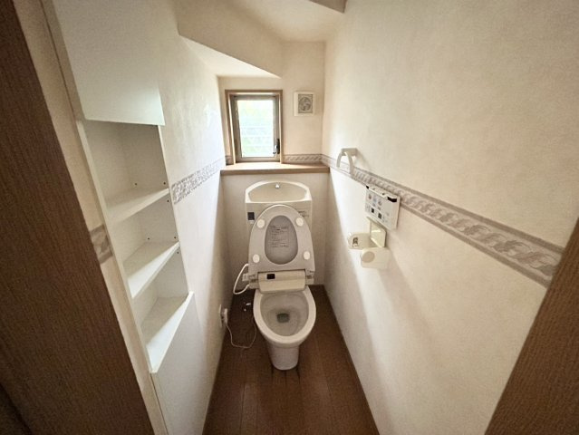 トイレは大きさや形、機能、抗菌性などが異なる多種多彩なタイプが各メーカーから出ています。それぞれに良さがあるため、事前にどういったタイプのトイレがいいのかをご家庭内で決めて、内見に行くといいでしょう。