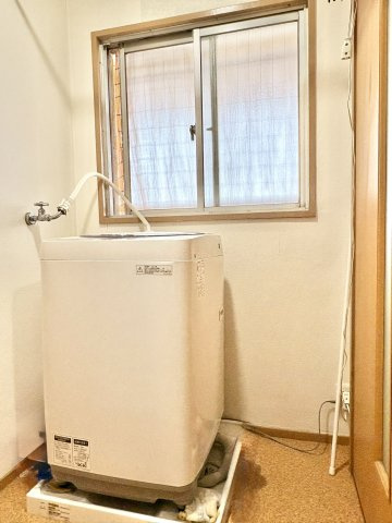 脱衣所には防水パン、窓もあり使い勝手が良いです。