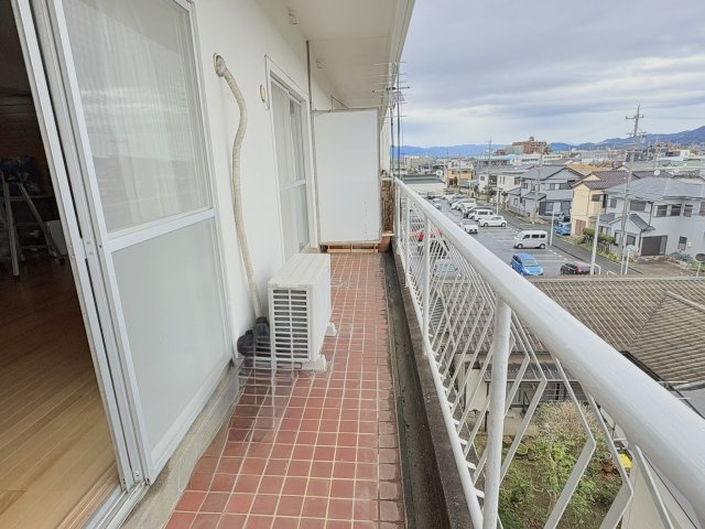 広いバルコニーです。