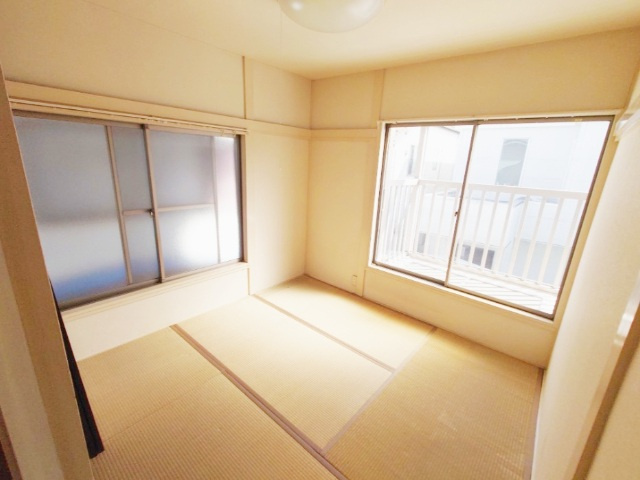 しっとりと落ち着いた雰囲気の和室