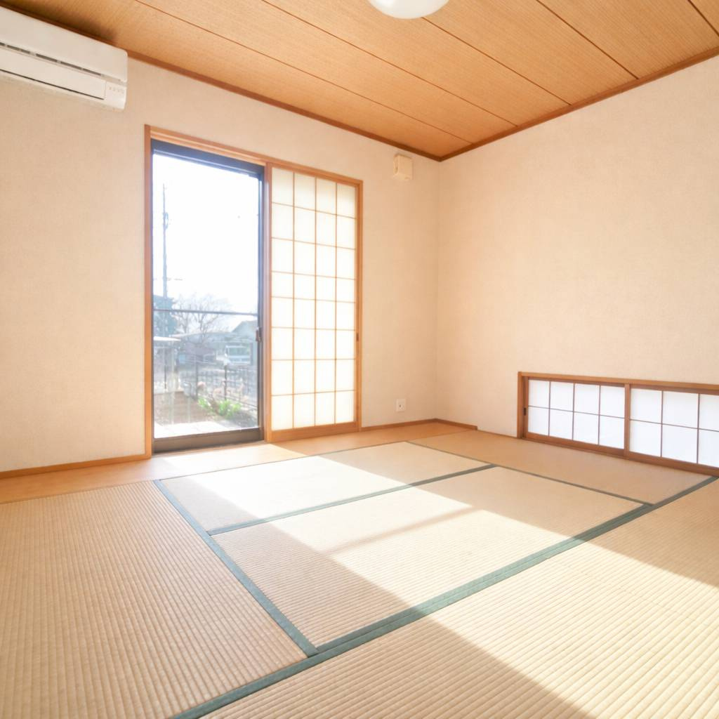 くつろげる和室は1日の終わりに、ほっと心がほどける場所。静かに自分を取り戻せる、やさしい時間が流れる空間です。　