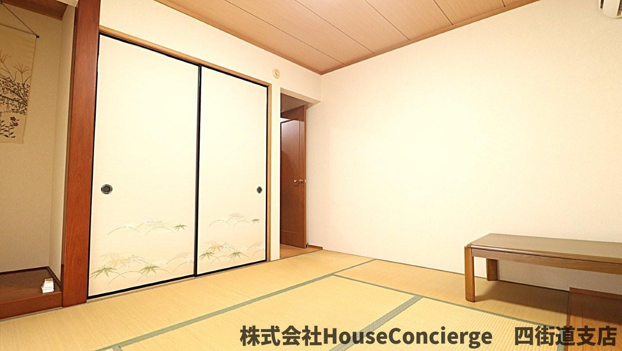 衣類はもちろん、季節家電や思い出の品まで。見せない美しさを支える押入れです。　　