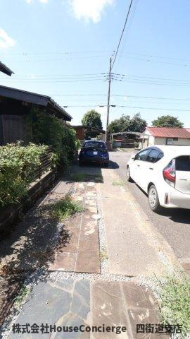 静かな道路が守る、穏やかな暮らし。　