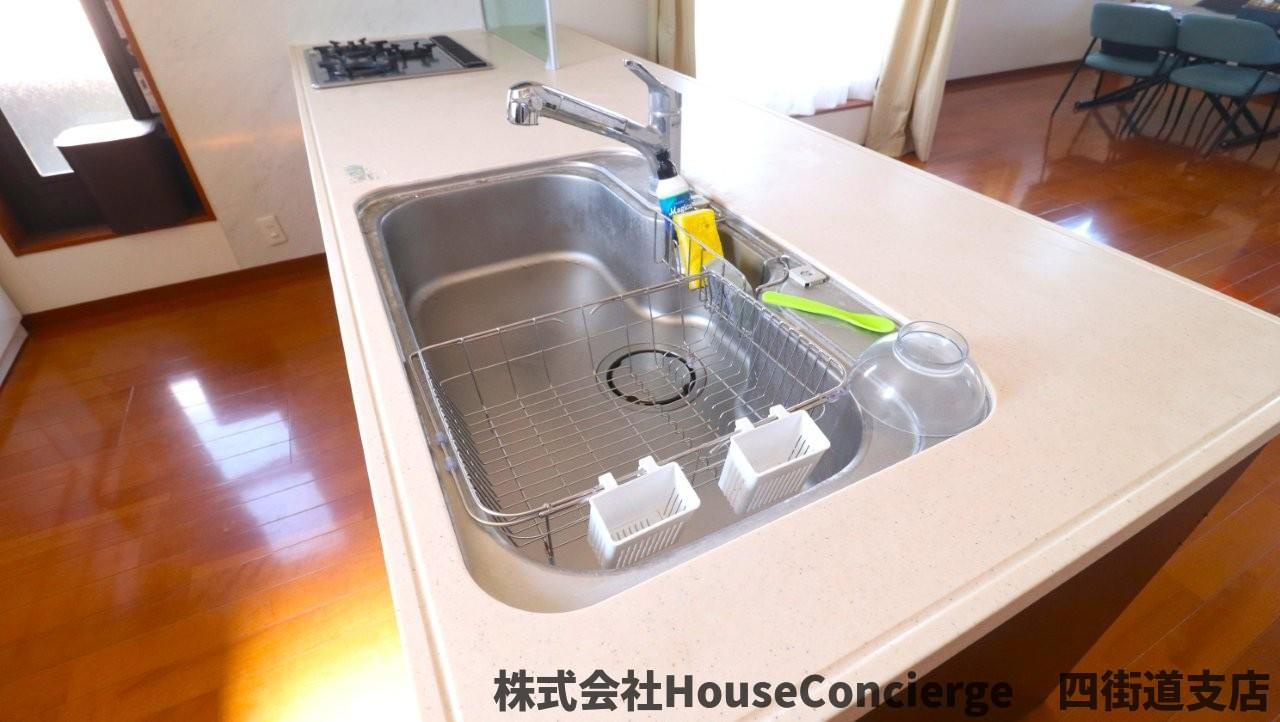 毎日使う場所だからこそ、洗いやすさとお手入れのしやすさにしっかり配慮。きれいが長持ちするシンクです。　