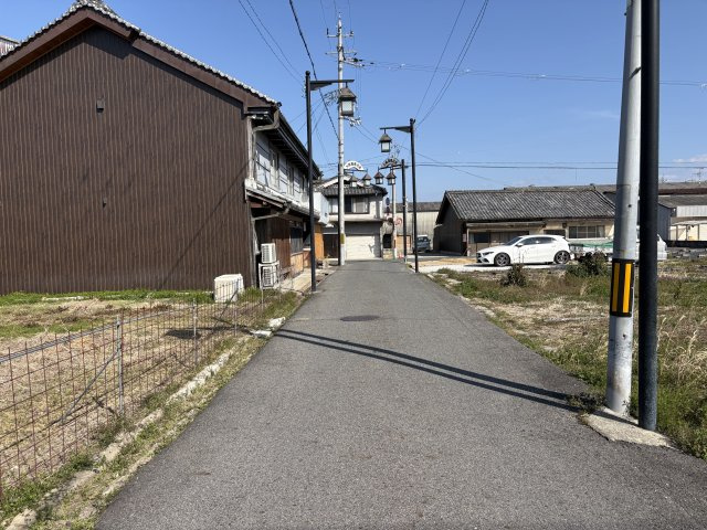 前面道路含む現地写真です