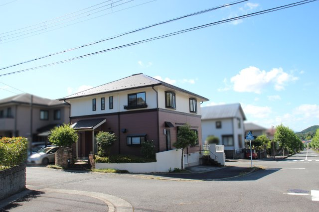 三方角地で通風・採光良好です