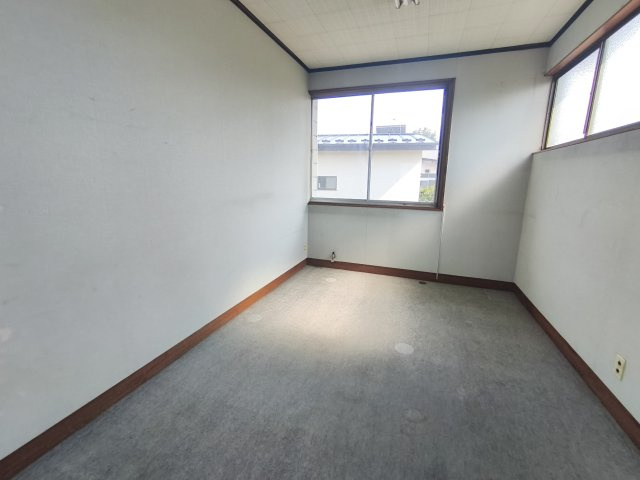 事務所2階の2部屋目！