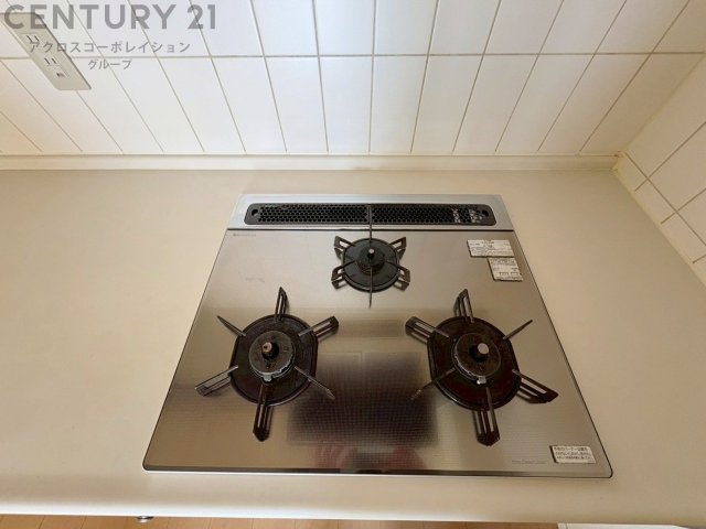 多数の調理器具を同時に使用でき、料理の効率化が可能。省エネで節約になり、様々な料理スタイルに適応できます。また、火力調整が独立しており、手入れや掃除もしやすく、今よりもっとお料理が楽しくなるかも。　