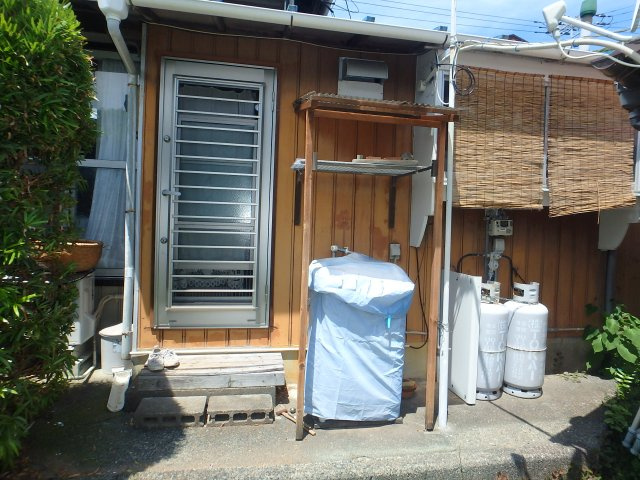 勝手口（現在洗濯機は屋外）
