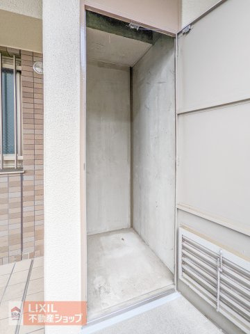 汚れを気にせず収納できる外部収納。
