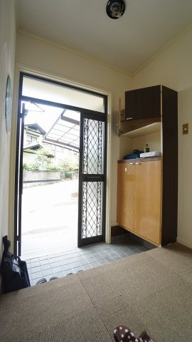 シューズ収納つき玄関