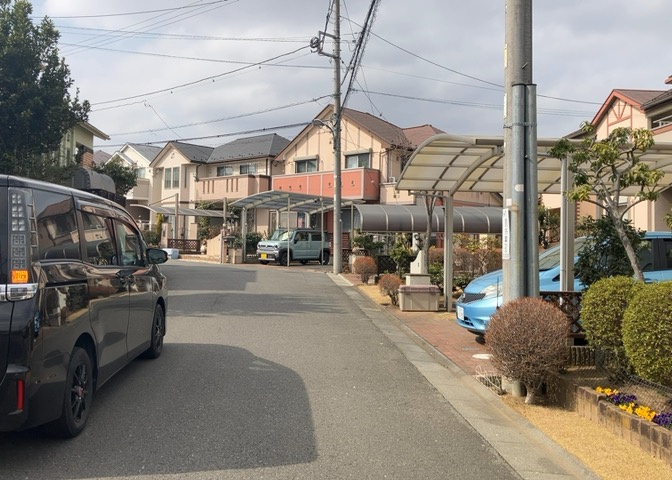 眺望を気にして物件を探す場合、前面に建物が建っていないか現地で確認しましょう！前面に建物があると景色はもちろん、日当たりや風通しにも影響が出てきます。住んだ時のことを想像しながら現地見学をしましょう。