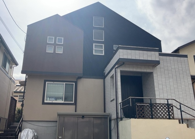 木造住宅とは土台、壁、柱など建築物の強度を支える構造体の材に木が使用されている構造を指します。構造体は建物の自重を支えるだけではなく風圧や水圧、積裁荷重などあらゆる衝撃に耐えるための基礎です。