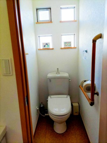 トイレは大きさや形、機能、抗菌性などが異なる多種多彩なタイプが各メーカーから出ています。それぞれに良さがあるため、事前にどういったタイプのトイレがいいのかをご家庭内で決めて、内見に行くといいでしょう。