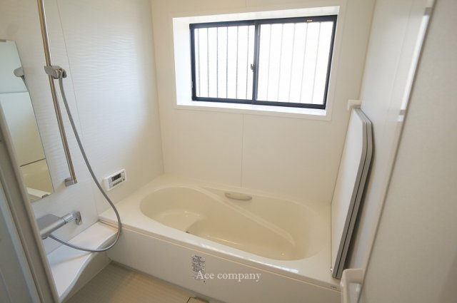 ゆったりとしたバスタブです♪ハウスクリーニング済♪