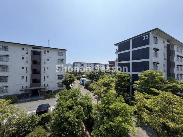 教育・お買い物施設まで（徒歩5分）暮らしやすさもお墨付きですよ♪