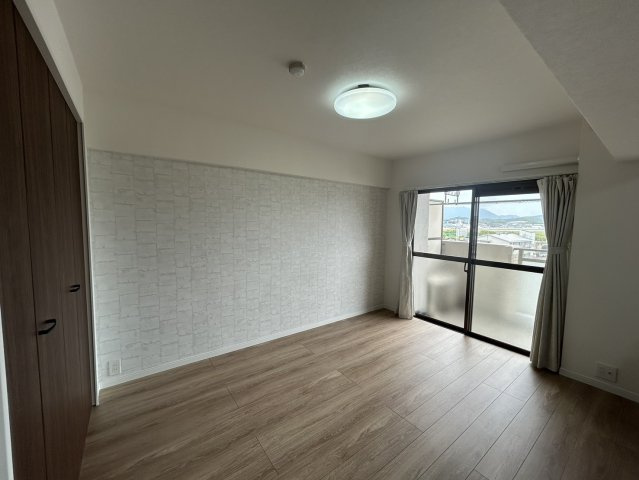 リビング横の洋室・部屋として使用可能・建具新規で未使用