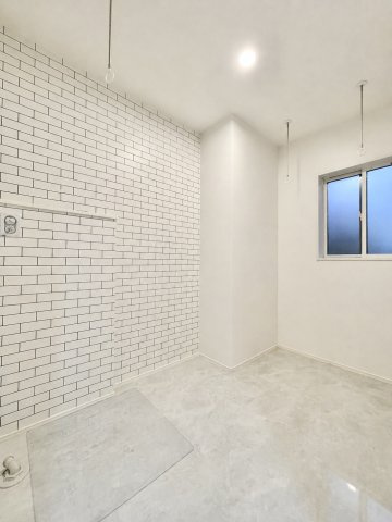 日中留守がちなご家族にも嬉しいランドリールーム♪天気や時間を気にせずに洗濯物が干せると、忙しいパパママから人気を集めています♪
