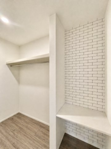 収納もフレキシブルに♪おしゃれに魅せる、ショップのようなディスプレイ収納◎洋服が好きなおしゃれさんに人気です♪