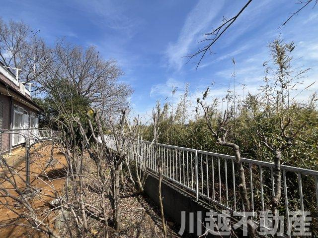 高台のため開放的なお庭です