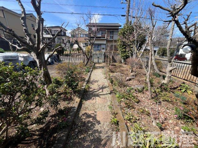 この長いアプローチが暮らす人の心を癒します