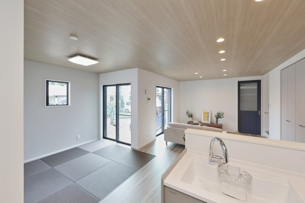 【塔野一丁目の居間】