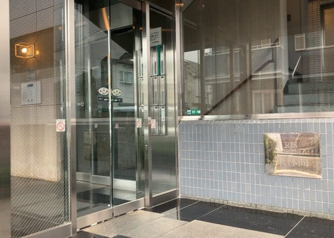 マンションのエントランスには、もともと風よけや防犯の役割がありますが、マンションによって宅配ボックスなどの設備が備わっている所もあります。日々の生活をイメージしながら生活しやすさをチェックしましょう。