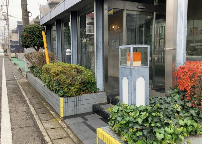 物件によっては、入居者が個人的に使用できる専用庭がついているものもあります。また、住宅の中にある土間の部分を庭と呼ぶこともあります。庭の用途は住む人によって変わり、それによってデザインもさまざまです。