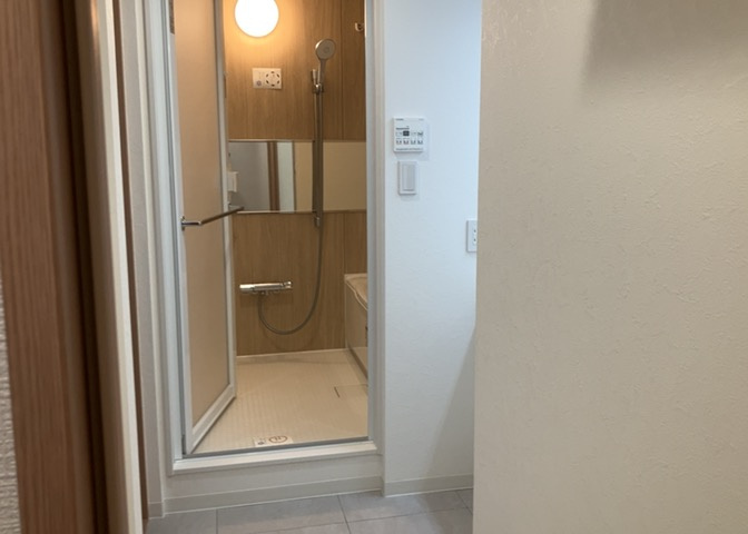 洗面脱衣所は「体を綺麗に整える場所」という目的と役割を持っています。そして便利で使い勝手のいい「体を綺麗に整える場所」にするためには、配置や動線、照明や収納計画をしっかりと検討しておく必要があります。