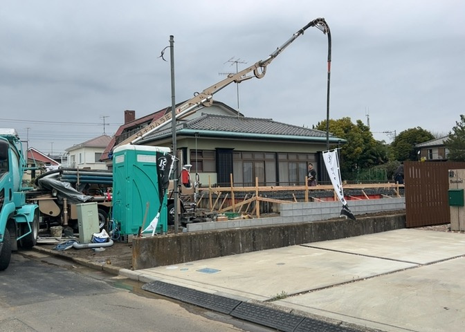 お持ちの車種によっては前面道路が広い方が便利でしょう。しかし、前面道路が広ければその分交通量が多くなるため、騒音などが気になる場合があります。実際に現地を見学し、周辺交通量や騒音などを確認しましょう！