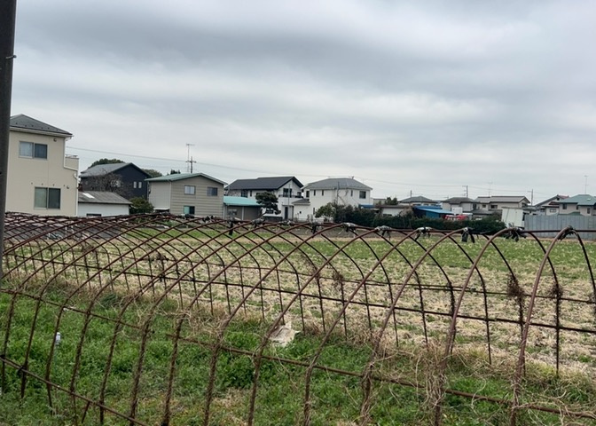 眺望を気にして物件を探す場合、前面に建物が建っていないか現地で確認しましょう！前面に建物があると景色はもちろん、日当たりや風通しにも影響が出てきます。住んだ時のことを想像しながら現地見学をしましょう。
